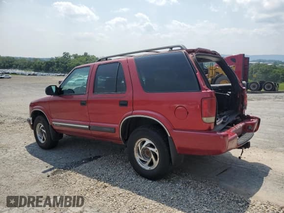 ✅ 2001 Chevrolet Blazer LT • VIN: 1GNDT13W812145587 • Lot: 60894995. Wystawiony na Copart z przebiegiem 217 292 mil. Bezpłatny archiwum sprzedaży aukcyjnych z USA i szczegółowy raport historii pojazdu na DreamBid. Zdjęcie 2.