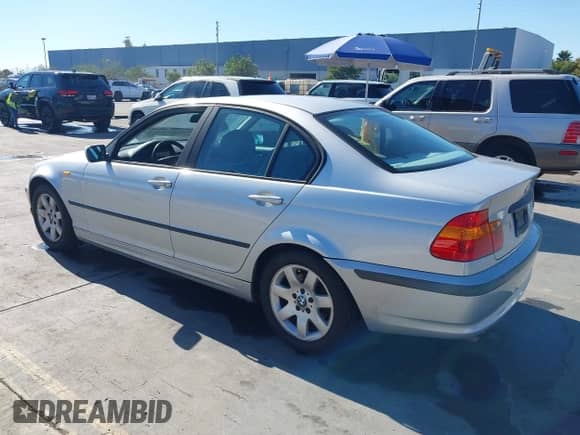 2002 BMW 3 Series 325i с VIN WBAET37462NG80001, выставлен на аукционе IAAI как лот 43490075 с пробегом 192 730 миль миль и . История ставок и продаж доступна на DreamBid. Изображение 3.