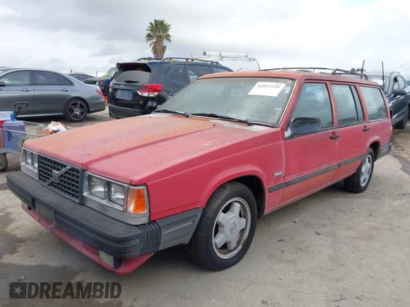 ✅ 1989 Volvo 740 • VIN: YV1FA8757K2215822 • Lot: 42117235. Wystawiony na IAAI z przebiegiem 194 043 mil. Bezpłatny archiwum sprzedaży aukcyjnych z USA i szczegółowy raport historii pojazdu na DreamBid. Zdjęcie 2.