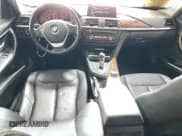 ✅ 2015 BMW 3 Series 328i xDrive • VIN: WBA3B5G56FNS13355 • Лот: 82417425. Опубликован ранее на Copart с пробегом 121 175 миль. Бесплатный доступ к архиву аукционных продаж из США и подробный отчёт об истории автомобиля на DreamBid. Изображение 8.