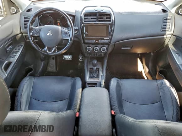 ✅ 2018 Mitsubishi Outlander SEL • VIN: JA4AP4AW2JZ000826 • Lot: 95277245. Listed on Copart with 174,357 mi. Free auction sales archive from the USA and detailed vehicle history report at DreamBid. Image 8.