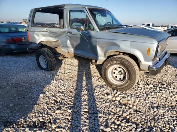 ✅ 1987 Ford Bronco • VIN: 1FMCU12T1HUA12785 • Lot: 85747984. Listed on Copart with Not provided. Free auction sales archive from the USA and detailed vehicle history report at DreamBid. Image 4.