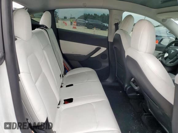 ✅ 2022 Tesla Model Y Performance • VIN: 7SAYGDEF9NF399909 • Lot: 59620215. Wystawiony na Copart z przebiegiem 43 951 mil. Bezpłatny archiwum sprzedaży aukcyjnych z USA i szczegółowy raport historii pojazdu na DreamBid. Zdjęcie 10.