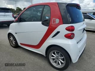 ✅ 2014 Smart fortwo Passion • VIN: WMEEJ9AA6EK782087 • Lot: 73883554. Wystawiony na Copart z przebiegiem Nie podano. Bezpłatny archiwum sprzedaży aukcyjnych z USA i szczegółowy raport historii pojazdu na DreamBid. Zdjęcie 2.