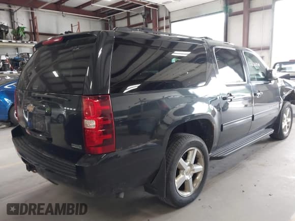 ✅ 2010 Chevrolet Suburban LT • VIN: 1GNUKJE38AR220673 • Lot: 42626250. Listed on IAAI with 239,771 mi. Free auction sales archive from the USA and detailed vehicle history report at DreamBid. Image 4.