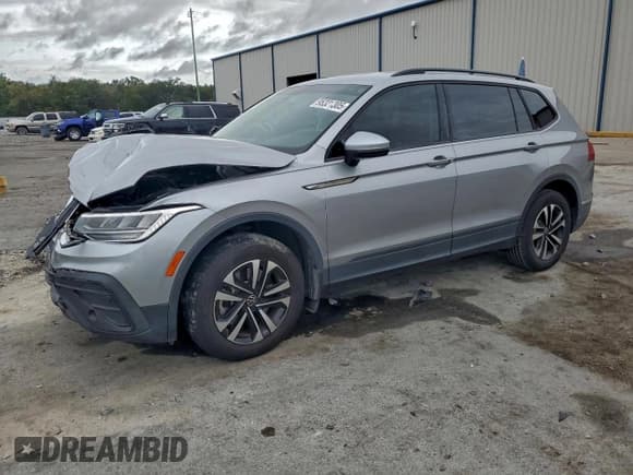 ✅ 2022 Volkswagen Tiguan S • VIN: 3VV1B7AX6NM012842 • Lot: 95321305. Wystawiony na Copart z przebiegiem 40 768 mil. Bezpłatny archiwum sprzedaży aukcyjnych z USA i szczegółowy raport historii pojazdu na DreamBid. Zdjęcie 1.