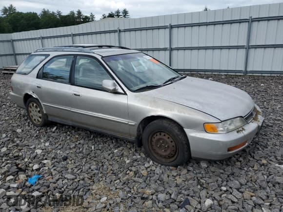 ✅ 1996 Honda Accord EX • VIN: 1HGCE189XTA005729 • Lot: 59735764. Listed on Copart with 78,800 mi. Free auction sales archive from the USA and detailed vehicle history report at DreamBid. Image 4.