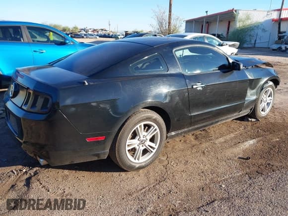 ✅ 2014 Ford Mustang V6 • VIN: 1ZVBP8AM4E5266052 • Лот: 43785626. Опубликован ранее на IAAI с пробегом 136 836 миль. Бесплатный доступ к архиву аукционных продаж из США и подробный отчёт об истории автомобиля на DreamBid. Изображение 4.