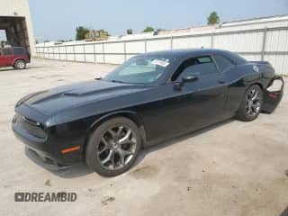 2015 Dodge Challenger SXT Plus z VIN 2C3CDZBG6FH892733, wystawiony jako Copart lot #71277085 z przebiegiem 136 667 mil mil oraz Szkoda całkowita • Salvage title. Historia ofert i sprzedaży dostępna na DreamBid. Obrazek 1.