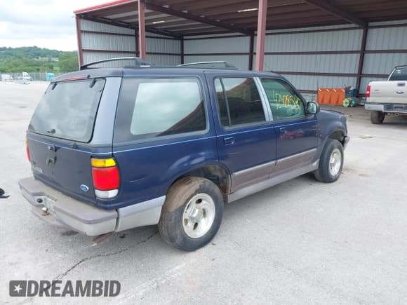 ✅ 1995 Ford Explorer Eddie Bauer • VIN: 1FMDU34X6SZB54169 • Lot: 42428570. Listed on IAAI with 246,888 mi. Free auction sales archive from the USA and detailed vehicle history report at DreamBid. Image 4.