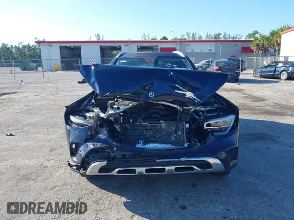 ✅ 2022 Mercedes-Benz GLC 300 • VIN: W1N0G8DB7NG036782 • Lot: 43504489. Listed on IAAI with 25,626 mi. Free auction sales archive from the USA and detailed vehicle history report at DreamBid. Image 12.