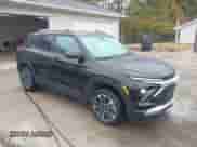 2024 Chevrolet TrailBlazer LT z VIN KL79MRSL8RB057083, wystawiony jako IAAI lot #43271968 z przebiegiem 35 809 mil mil oraz . Historia ofert i sprzedaży dostępna na DreamBid. Obrazek 1.