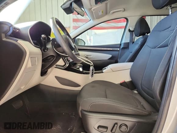 ✅ 2022 Hyundai Tucson SEL • VIN: 5NMJBCAE8NH138208 • Lot: 87180895. Listed on Copart with 30,219 mi. Free auction sales archive from the USA and detailed vehicle history report at DreamBid. Image 7.