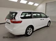 ✅ 2016 Toyota Sienna L • VIN: 5TDZK3DC8GS716580 • Lot: 85430905. Wystawiony na Copart z przebiegiem 58 396 mil. Bezpłatny archiwum sprzedaży aukcyjnych z USA i szczegółowy raport historii pojazdu na DreamBid. Zdjęcie 3.