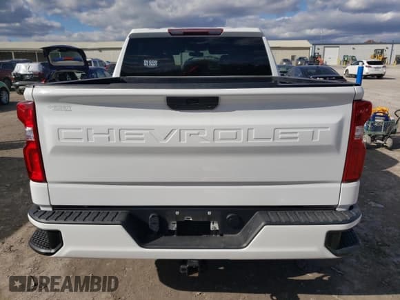 ✅ 2021 Chevrolet Silverado 1500 Custom • VIN: 3GCPYBEK0MG394632 • Lot: 81282314. Wystawiony na Copart z przebiegiem 34 083 mil. Bezpłatny archiwum sprzedaży aukcyjnych z USA i szczegółowy raport historii pojazdu na DreamBid. Zdjęcie 6.