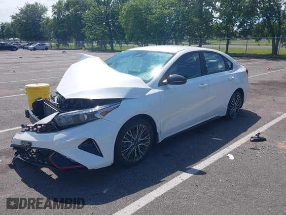 ✅ 2023 Kia Forte GT-Line • VIN: 3KPF54AD9PE575980 • Lot: 42728369. Wystawiony na IAAI z przebiegiem 28 294 mil. Bezpłatny archiwum sprzedaży aukcyjnych z USA i szczegółowy raport historii pojazdu na DreamBid. Zdjęcie 18.