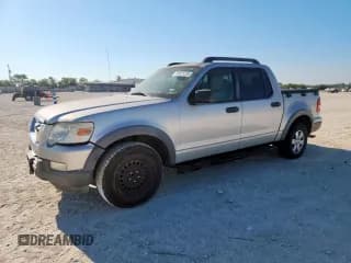 ✅ 2010 Ford Explorer Sport Trac XLT • VIN: 1FMEU3BE0AUF05868 • Lot: 82421235. Wystawiony na Copart z przebiegiem 181 389 mil. Bezpłatny archiwum sprzedaży aukcyjnych z USA i szczegółowy raport historii pojazdu na DreamBid. Zdjęcie 1.
