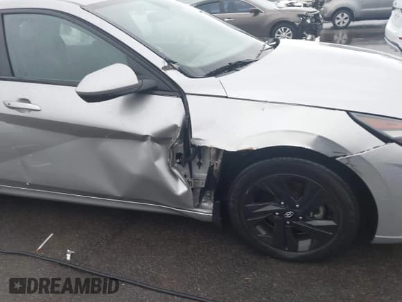 ✅ 2022 Hyundai Elantra SEL • VIN: 5NPLM4AGXNH058714 • Lot: 43523712. Listed on IAAI with 40,825 mi. Free auction sales archive from the USA and detailed vehicle history report at DreamBid. Image 6.