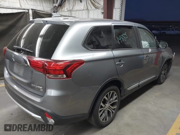 ✅ 2018 Mitsubishi Outlander SE • VIN: JA4AD3A33JZ004098 • Lot: 42328727. Listed on IAAI with 155,585 mi. Free auction sales archive from the USA and detailed vehicle history report at DreamBid. Image 4.