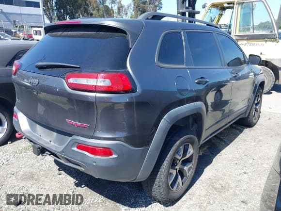 ✅ 2018 Jeep Cherokee Trailhawk • VIN: 1C4PJMBX0JD534722 • Lot: 41557426. Listed on IAAI with 109,429 mi. Free auction sales archive from the USA and detailed vehicle history report at DreamBid. Image 4.