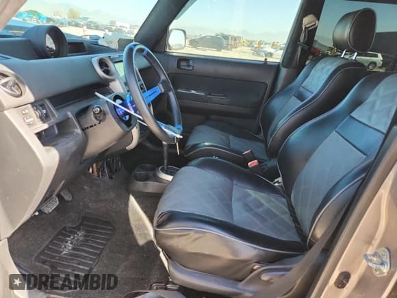 ✅ 2004 Scion xB • VIN: JTLKT324140136813 • Лот: 90403655. Опубликован ранее на Copart с пробегом 114 352 миль. Бесплатный доступ к архиву аукционных продаж из США и подробный отчёт об истории автомобиля на DreamBid. Изображение 7.