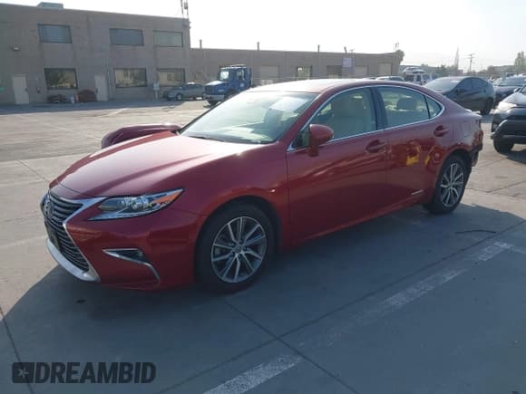 ✅ 2018 Lexus ES 300h • VIN: JTHBW1GG5J2193461 • Lot: 42370795. Listed on IAAI with 85,658 mi. Free auction sales archive from the USA and detailed vehicle history report at DreamBid. Image 2.
