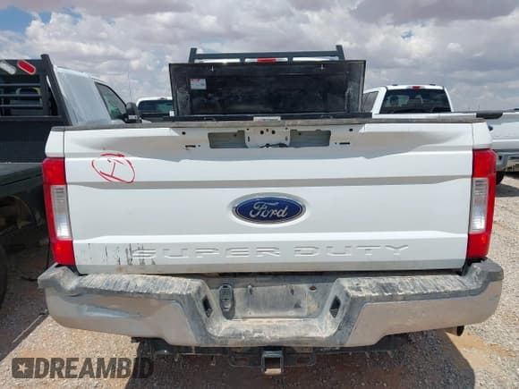 ✅ 2018 Ford F-250 XL • VIN: 1FT7W2B67JED00262 • Lot: 42989329. Listed on IAAI with 153,893 mi. Free auction sales archive from the USA and detailed vehicle history report at DreamBid. Image 16.