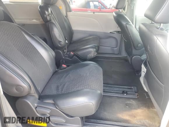 ✅ 2012 Toyota Sienna SE • VIN: 5TDXK3DC5CS206270 • Lot: 69631785. Wystawiony na Copart z przebiegiem 253 517 mil. Bezpłatny archiwum sprzedaży aukcyjnych z USA i szczegółowy raport historii pojazdu na DreamBid. Zdjęcie 11.