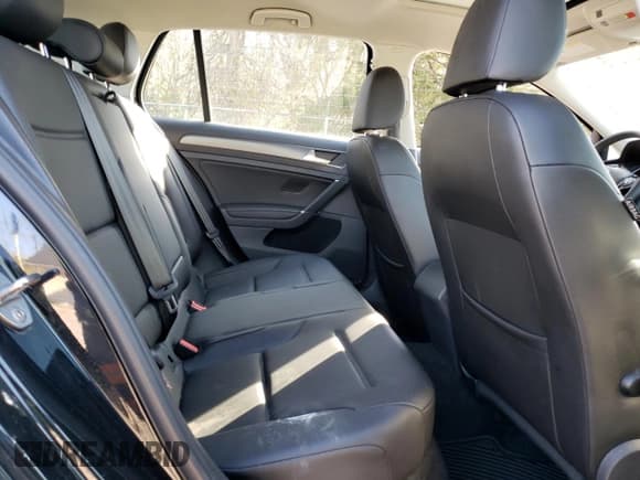 ✅ 2021 Volkswagen Golf TSI • VIN: 3VWG57AU0MM005435 • Lot: 53237215. Wystawiony na Copart z przebiegiem 45 667 mil. Bezpłatny archiwum sprzedaży aukcyjnych z USA i szczegółowy raport historii pojazdu na DreamBid. Zdjęcie 10.