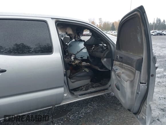 ✅ 2014 Toyota Tacoma • VIN: 3TMLU4EN5EM136349 • Lot: 43700609. Wystawiony na IAAI z przebiegiem Nie podano. Bezpłatny archiwum sprzedaży aukcyjnych z USA i szczegółowy raport historii pojazdu na DreamBid. Zdjęcie 5.