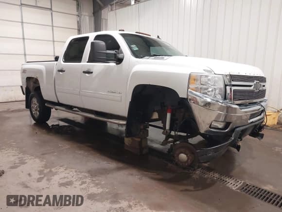 ✅ 2011 Chevrolet Silverado 2500HD LT • VIN: 1GC1KXCG0BF190396 • Лот: 42008385. Опубликован ранее на IAAI с пробегом 193 545 миль. Бесплатный доступ к архиву аукционных продаж из США и подробный отчёт об истории автомобиля на DreamBid. Изображение 1.