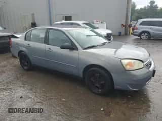 2007 Chevrolet Malibu 1LS z VIN 1G1ZS58F77F109921, wystawiony jako Copart lot #66320274 z przebiegiem 279 674 mil mil oraz Szkoda całkowita • Salvage title. Historia ofert i sprzedaży dostępna na DreamBid. Obrazek 4.