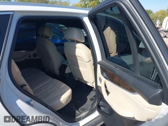 ✅ 2017 BMW X5 sDrive35i • VIN: 5UXKR2C32H0X06140 • Lot: 43449720. Wystawiony na IAAI z przebiegiem 99 757 mil. Bezpłatny archiwum sprzedaży aukcyjnych z USA i szczegółowy raport historii pojazdu na DreamBid. Zdjęcie 8.