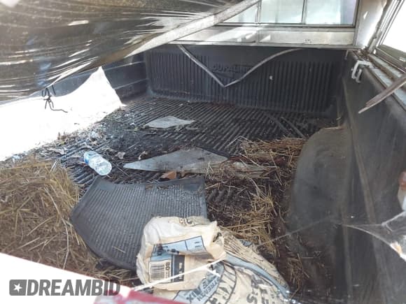 ✅ 1987 Ford F-250 • VIN: 1FTFF25Y3HNA00401 • Lot: 43136642. Wystawiony na IAAI z przebiegiem 99 817 mil. Bezpłatny archiwum sprzedaży aukcyjnych z USA i szczegółowy raport historii pojazdu na DreamBid. Zdjęcie 8.