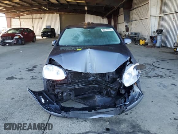 ✅ 2010 Volkswagen Jetta Limited Edition • VIN: 3VWAZ7AJ8AM099270 • Lot: 82546295. Wystawiony na Copart z przebiegiem 95 622 mil. Bezpłatny archiwum sprzedaży aukcyjnych z USA i szczegółowy raport historii pojazdu na DreamBid. Zdjęcie 5.