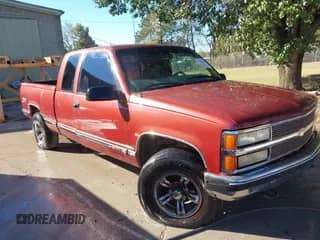 1998 Chevrolet Silverado 1500 z VIN 1GCEK19R4WR121755, wystawiony jako IAAI lot #43477168 z przebiegiem 179 245 mil mil oraz . Historia ofert i sprzedaży dostępna na DreamBid. Obrazek 1.