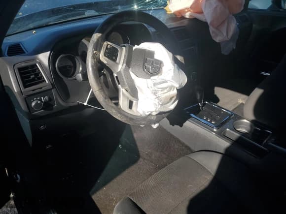 ✅ 2014 Dodge Challenger SXT • VIN: 2C3CDYAG4EH289533 • Lot: 41731625. Wystawiony na Copart z przebiegiem 178 845 mil. Bezpłatny archiwum sprzedaży aukcyjnych z USA i szczegółowy raport historii pojazdu na DreamBid. Zdjęcie 8.