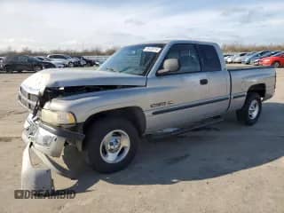 1999 Dodge 1500 z VIN 1B7HC13Z4XJ609364, wystawiony jako Copart lot #86436714 z przebiegiem 203 871 mil mil oraz Szkoda całkowita • Salvage title. Historia ofert i sprzedaży dostępna na DreamBid. Obrazek 1.