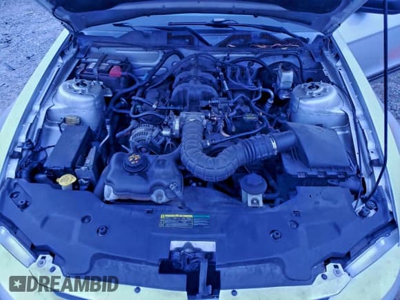 ✅ 2010 Ford Mustang V6 • VIN: 1ZVBP8AN1A5152352 • Лот: 95346955. Опубликован ранее на Copart с пробегом 108 619 миль. Бесплатный доступ к архиву аукционных продаж из США и подробный отчёт об истории автомобиля на DreamBid. Изображение 11.