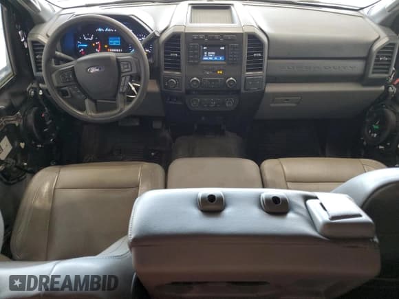 ✅ 2017 Ford F-250 XLT • VIN: 1FT7X2BT4HEE02583 • Lot: 81004605. Wystawiony na Copart z przebiegiem 49 507 mil. Bezpłatny archiwum sprzedaży aukcyjnych z USA i szczegółowy raport historii pojazdu na DreamBid. Zdjęcie 8.