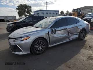 2021 Toyota Camry XLE with VIN 4T1F11AK3MU610336, listed as a Copart auction lot 65620665 with 61,524 mi miles and Salvage title. Bid and sale history available at DreamBid. Image 1.