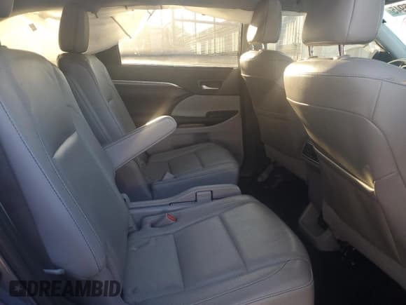 ✅ 2019 Toyota Highlander Limited • VIN: 5TDYZRFHXKS353856 • Lot: 70135945. Listed on Copart with 95,907 mi. Free auction sales archive from the USA and detailed vehicle history report at DreamBid. Image 11.