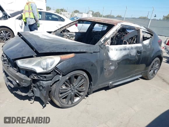 ✅ 2016 Hyundai Veloster Turbo • VIN: KMHTC6AE2GU291956 • Lot: 40088117. Wystawiony na IAAI z przebiegiem Nie podano. Bezpłatny archiwum sprzedaży aukcyjnych z USA i szczegółowy raport historii pojazdu na DreamBid. Zdjęcie 2.