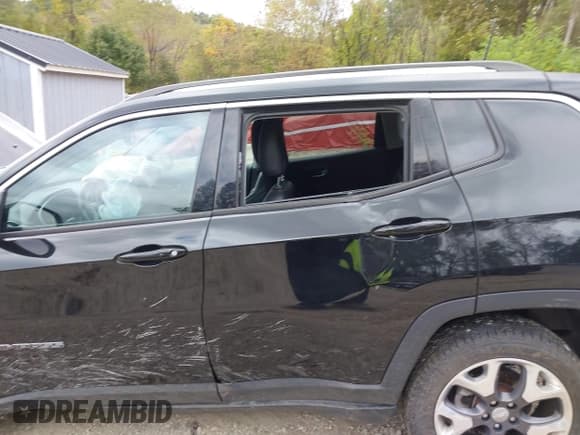 ✅ 2019 Jeep Compass Limited • VIN: 3C4NJDCBXKT827193 • Lot: 43418500. Listed on IAAI with Not provided. Free auction sales archive from the USA and detailed vehicle history report at DreamBid. Image 6.