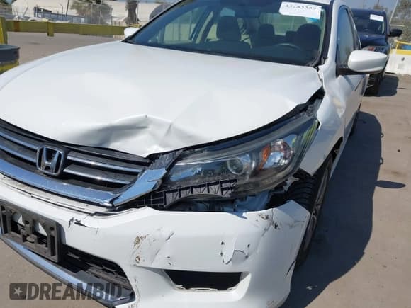 ✅ 2013 Honda Accord LX • VIN: 1HGCR2F33DA039621 • Lot: 43283359. Listed on IAAI with 136,453 mi. Free auction sales archive from the USA and detailed vehicle history report at DreamBid. Image 6.