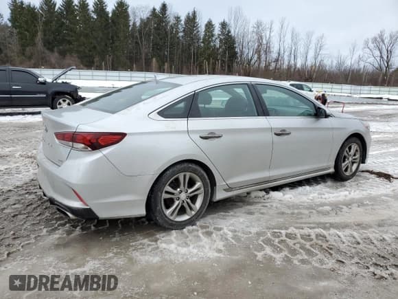 ✅ 2018 Hyundai Sonata Limited • VIN: 5NPE34AF3JH697207 • Лот: 42802623. Опубликован ранее на Copart с пробегом 81 165 миль. Бесплатный доступ к архиву аукционных продаж из США и подробный отчёт об истории автомобиля на DreamBid. Изображение 3.