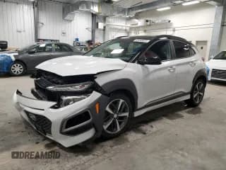 ✅ 2020 Hyundai Kona Limited • VIN: KM8K3CA58LU497593 • Лот: 63840025. Опубликован ранее на Copart с пробегом 93 668 миль. Бесплатный доступ к архиву аукционных продаж из США и подробный отчёт об истории автомобиля на DreamBid. Изображение 1.