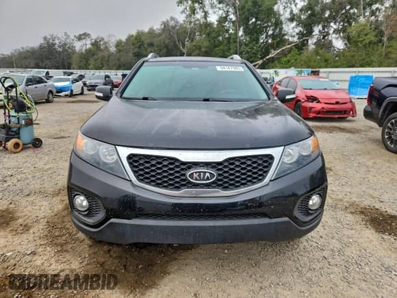 ✅ 2013 Kia Sorento EX • VIN: 5XYKU4A25DG337560 • Lot: 94147985. Wystawiony na Copart z przebiegiem 310 276 mil. Bezpłatny archiwum sprzedaży aukcyjnych z USA i szczegółowy raport historii pojazdu na DreamBid. Zdjęcie 5.