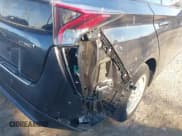 ✅ 2018 Toyota Prius Two • VIN: JTDKBRFU2J3602402 • Lot: 43623571. Wystawiony na IAAI z przebiegiem 53 769 mil. Bezpłatny archiwum sprzedaży aukcyjnych z USA i szczegółowy raport historii pojazdu na DreamBid. Zdjęcie 18.