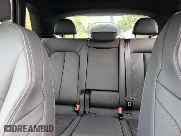 ✅ 2025 Audi Q3 S line Premium • VIN: WA1DECF33S1008087 • Lot: 71997445. Wystawiony na Copart z przebiegiem 2 880 mil. Bezpłatny archiwum sprzedaży aukcyjnych z USA i szczegółowy raport historii pojazdu na DreamBid. Zdjęcie 10.